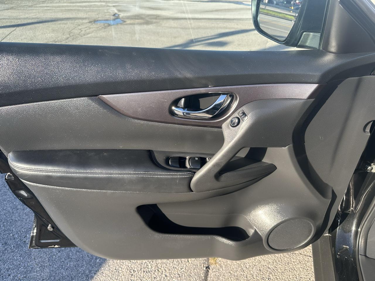 Nissan Rogue AWD 4dr SV 2016