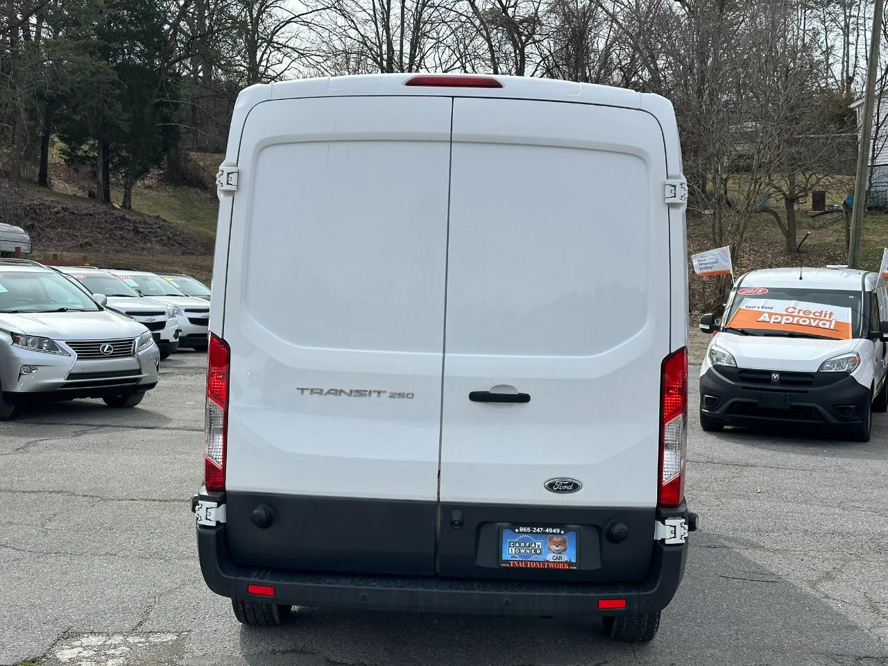 Ford Transit 150 Van Med. Roof w/Sliding Pass. 148-in. WB 2015