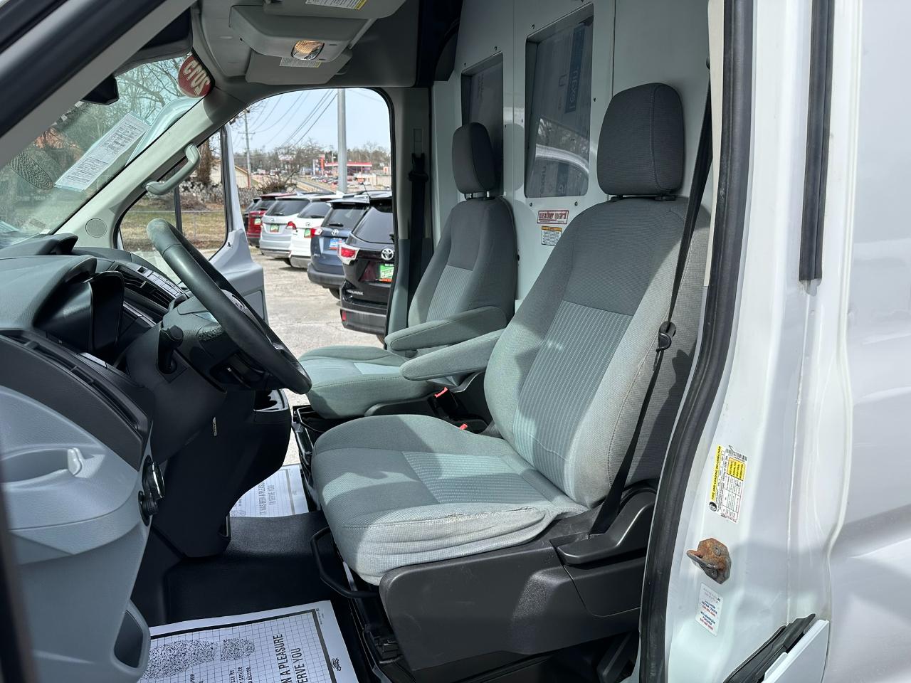 Ford Transit 150 Van Med. Roof w/Sliding Pass. 148-in. WB 2015