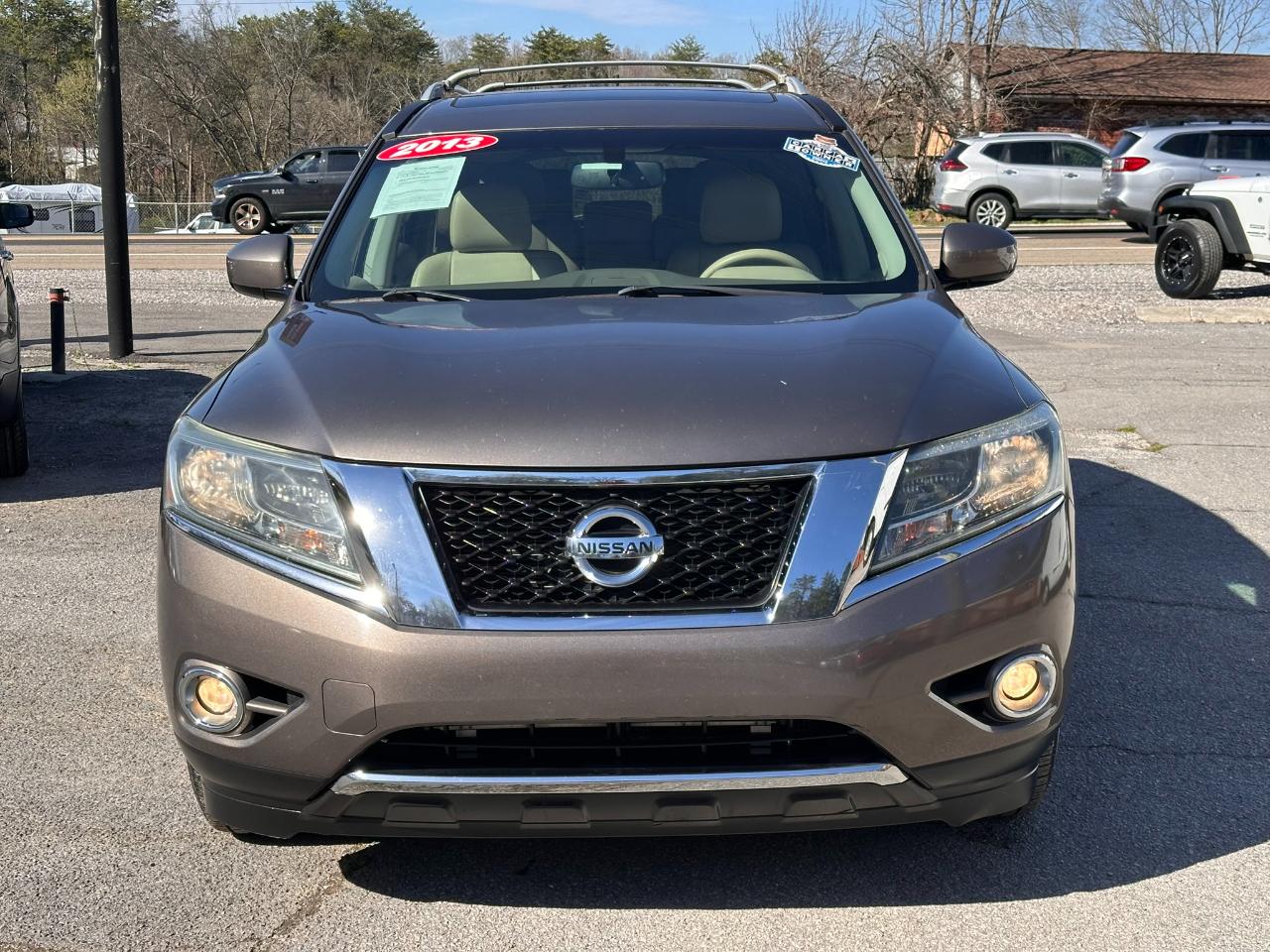 Nissan Pathfinder LE 2WD 2013