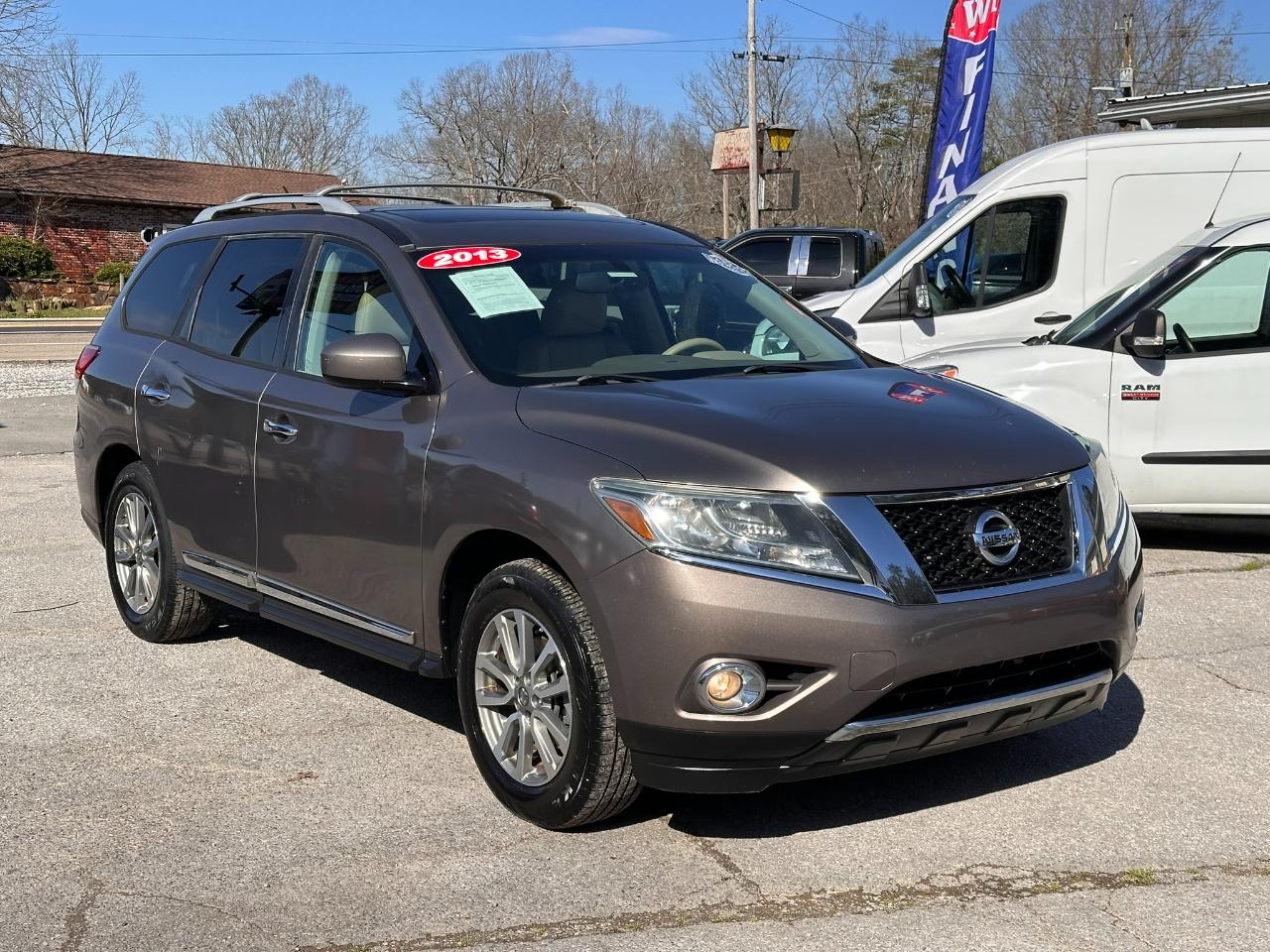 Nissan Pathfinder LE 2WD 2013