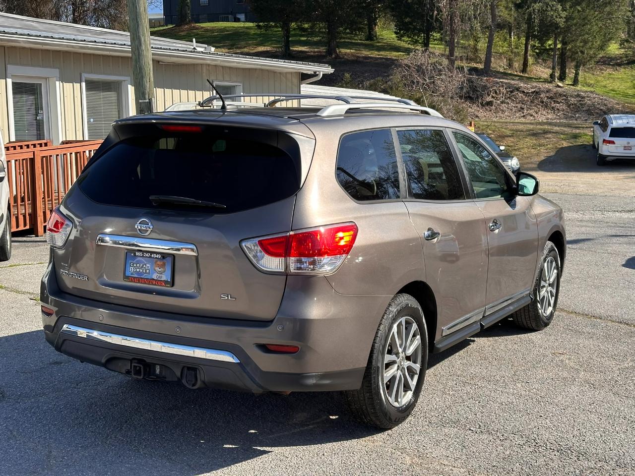 Nissan Pathfinder LE 2WD 2013