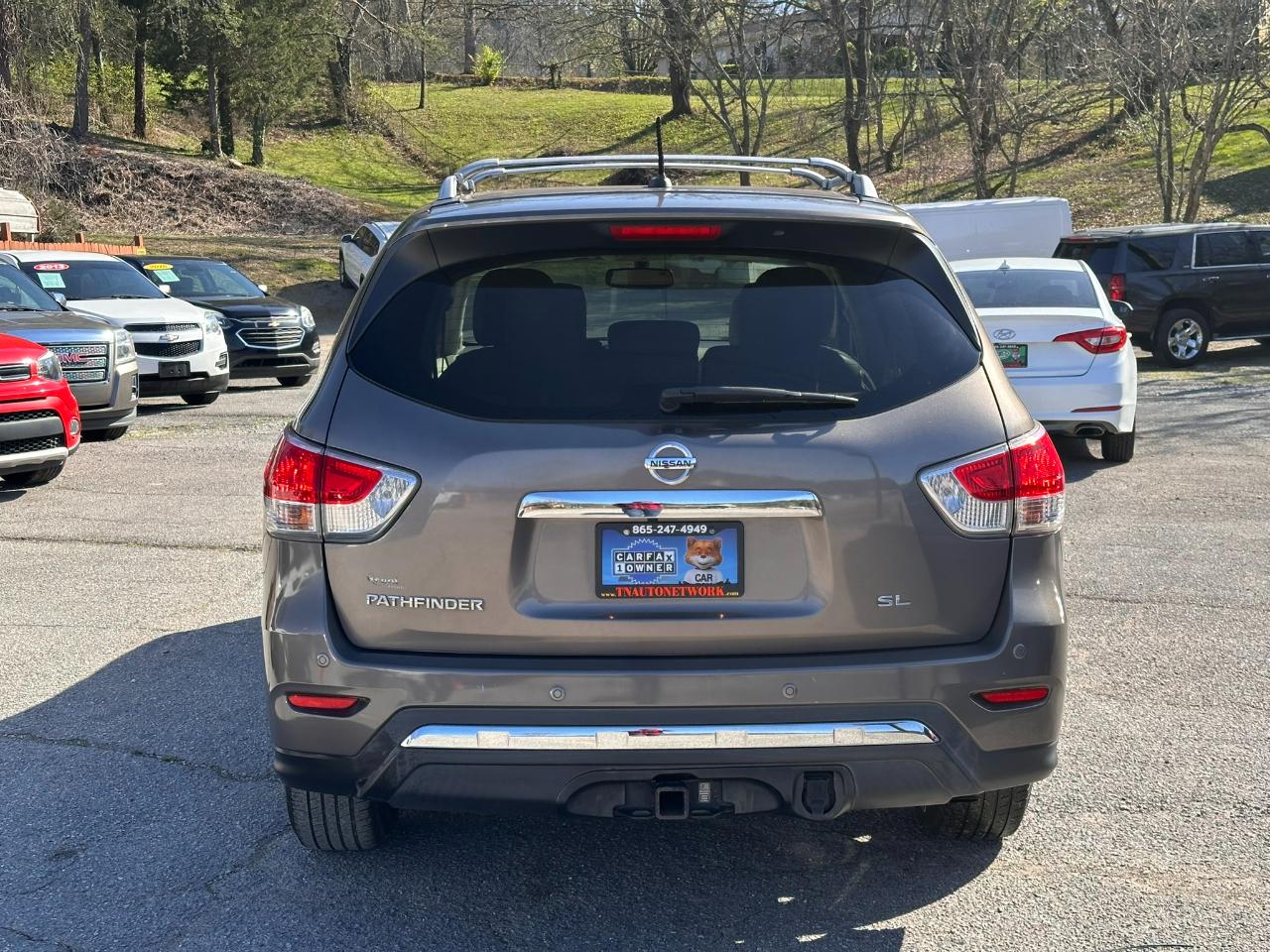 Nissan Pathfinder LE 2WD 2013