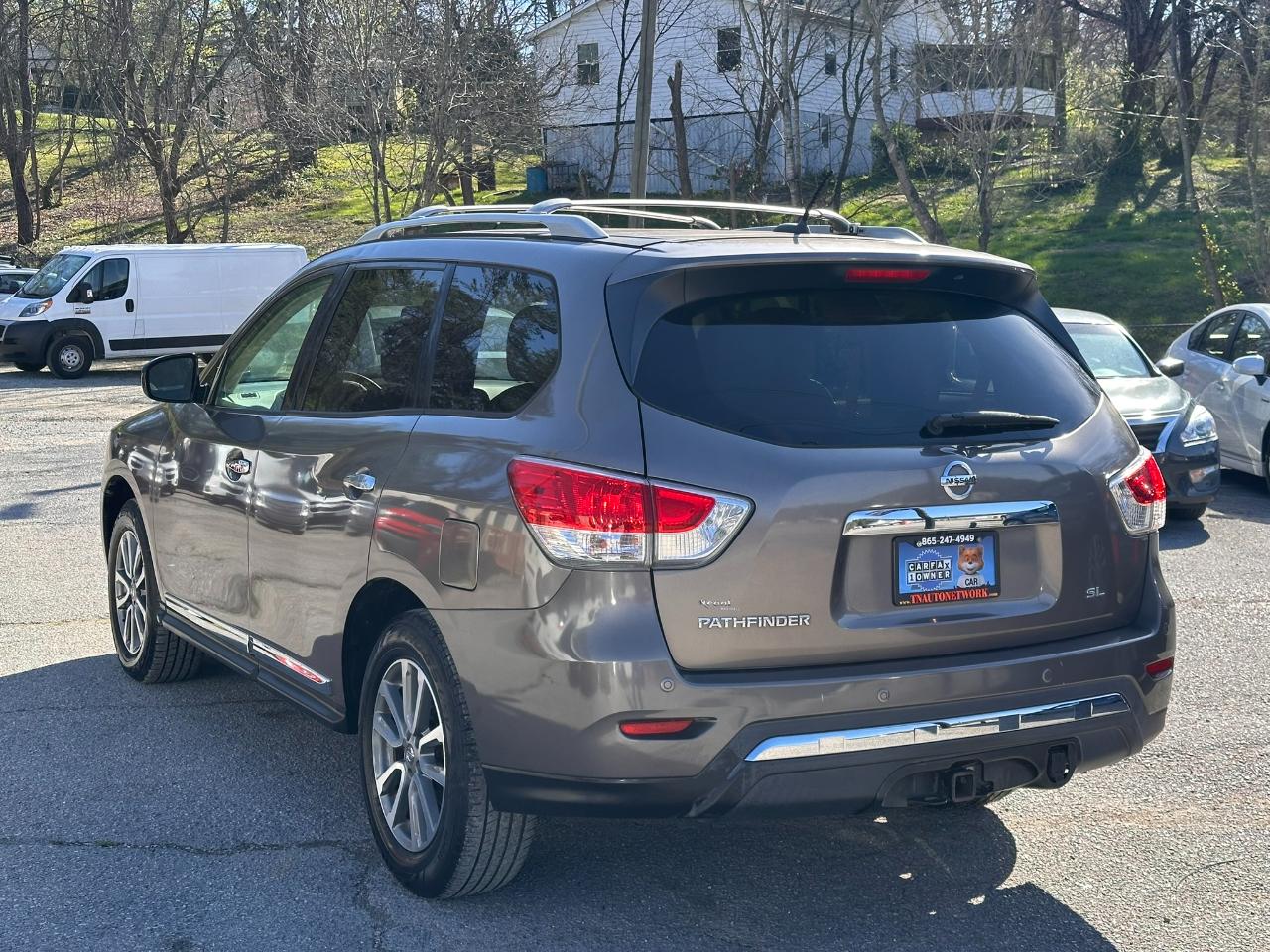 Nissan Pathfinder LE 2WD 2013