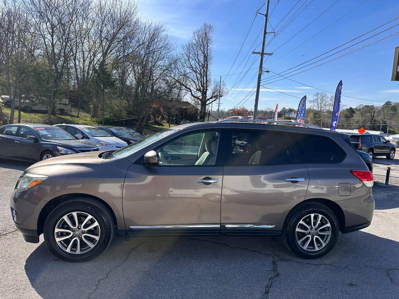 Nissan Pathfinder LE 2WD 2013