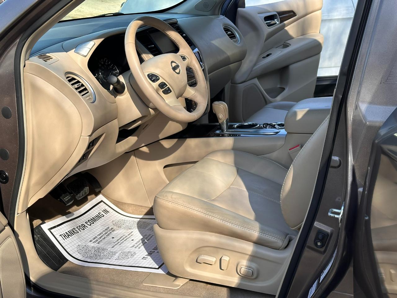 Nissan Pathfinder LE 2WD 2013