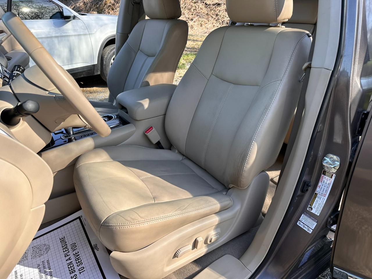 Nissan Pathfinder LE 2WD 2013