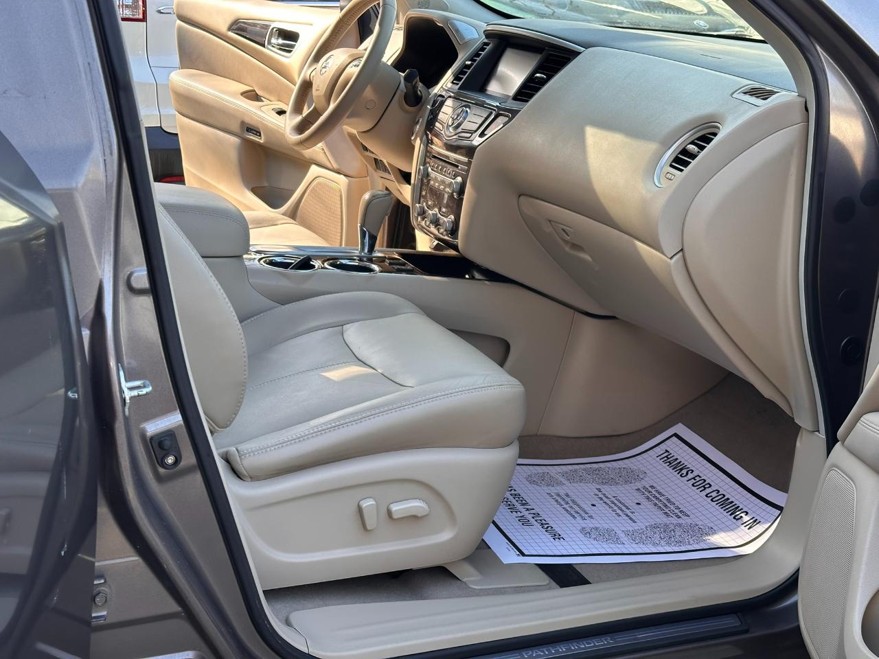 Nissan Pathfinder LE 2WD 2013