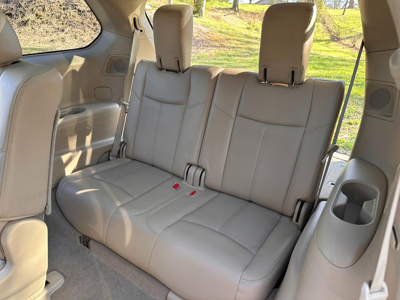 Nissan Pathfinder LE 2WD 2013