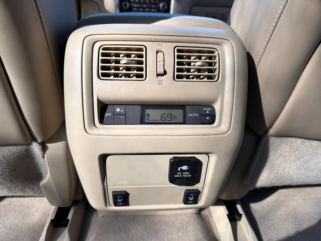 Nissan Pathfinder LE 2WD 2013