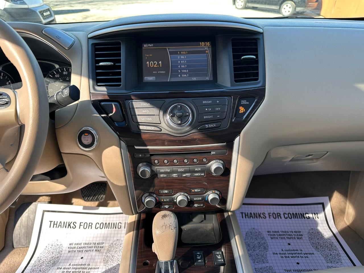 Nissan Pathfinder LE 2WD 2013