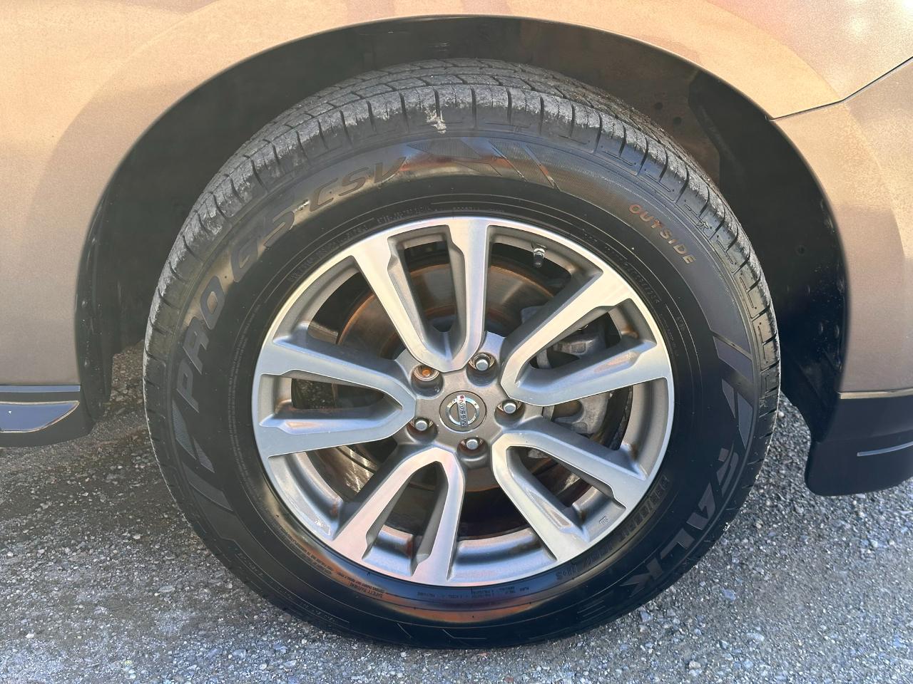 Nissan Pathfinder LE 2WD 2013