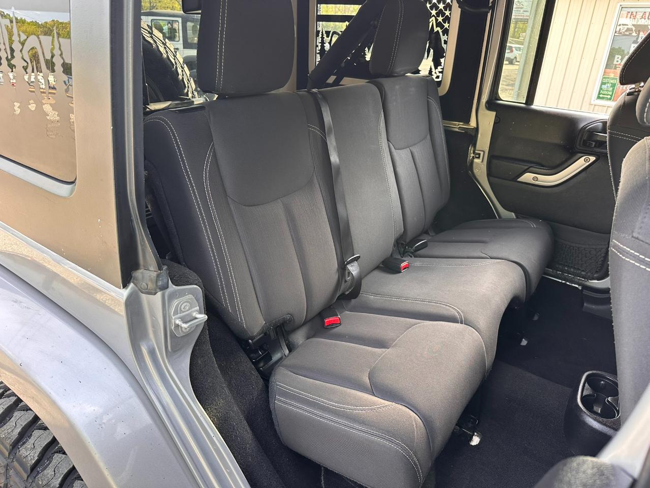 Jeep Wrangler Unlimited Sahara 4WD 2015