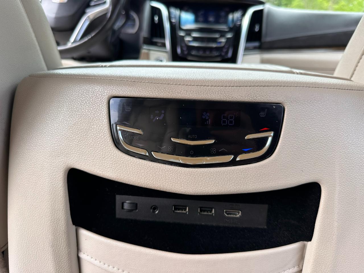 Cadillac Escalade Luxury 4WD 2018