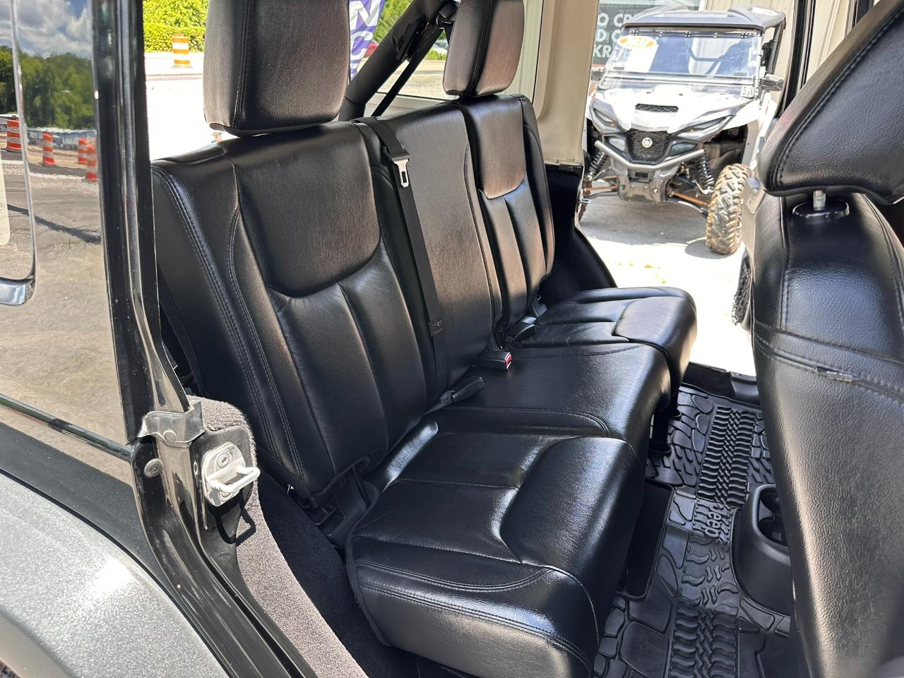 Jeep Wrangler Unlimited Sahara 4WD 2013