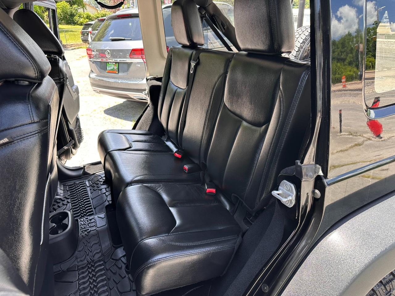 Jeep Wrangler Unlimited Sahara 4WD 2013