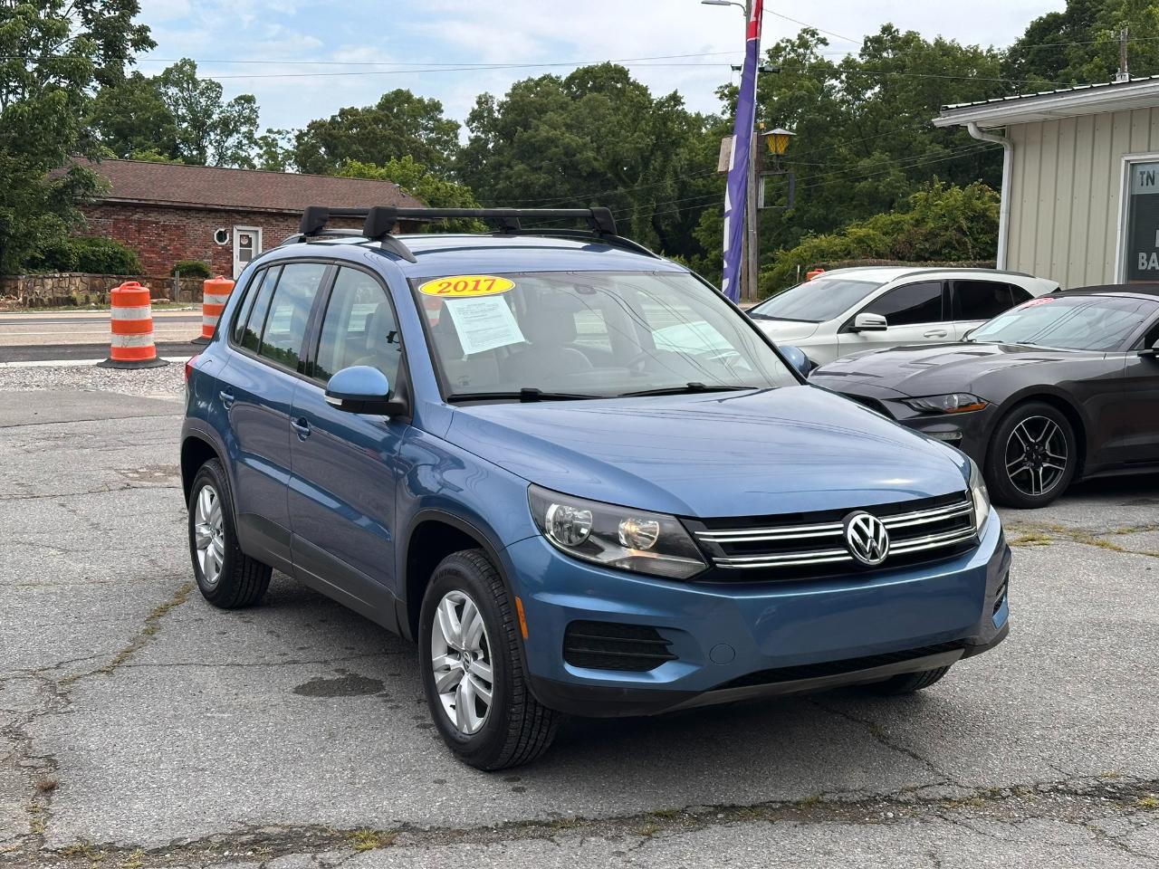 Volkswagen Tiguan S 2017