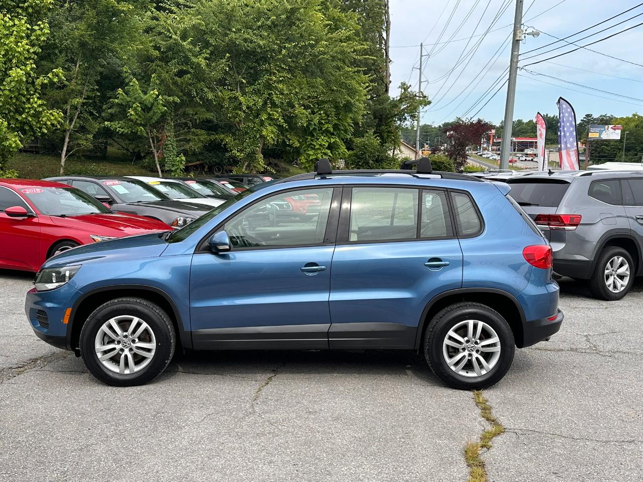 Volkswagen Tiguan S 2017