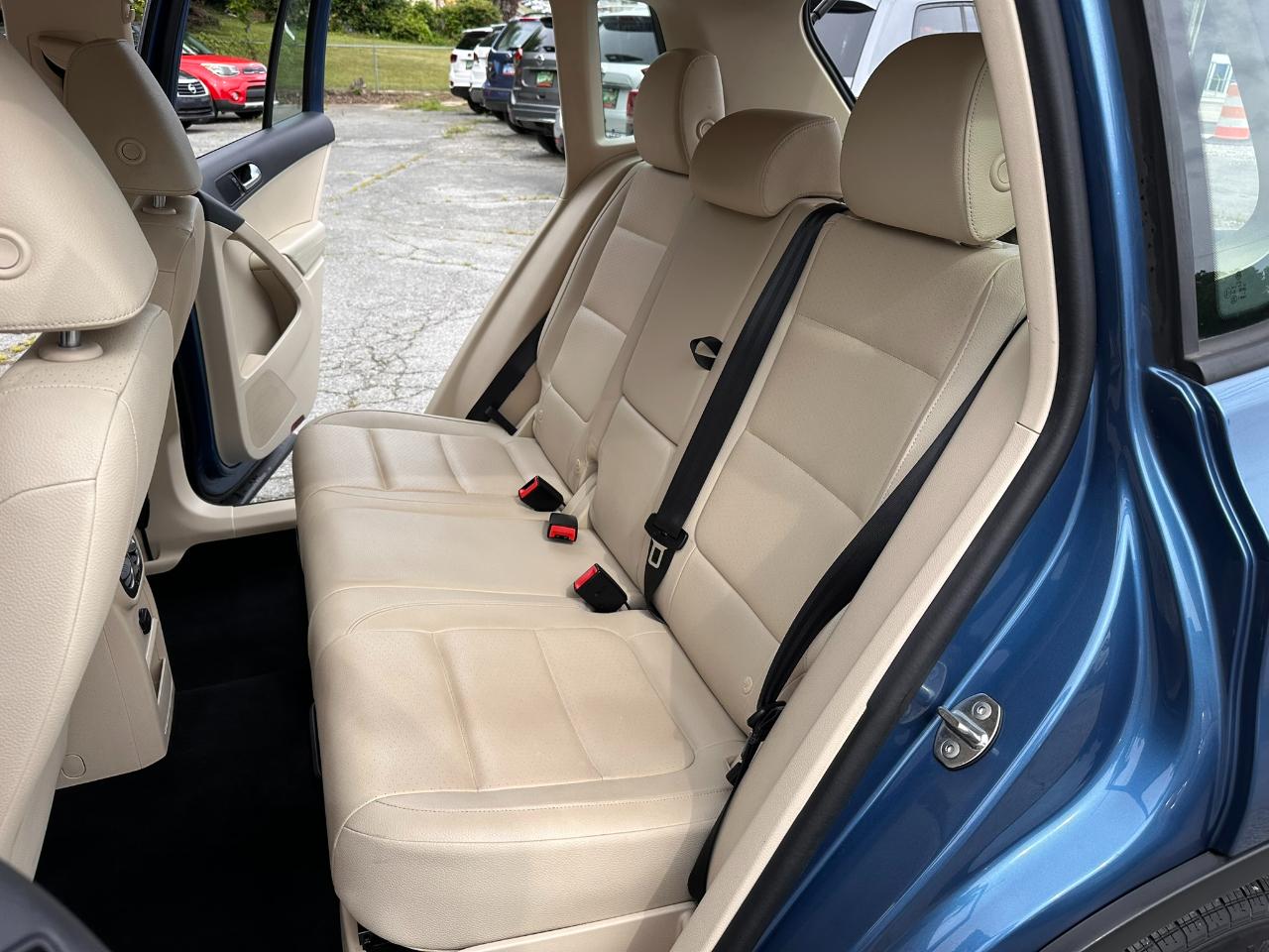 Volkswagen Tiguan S 2017
