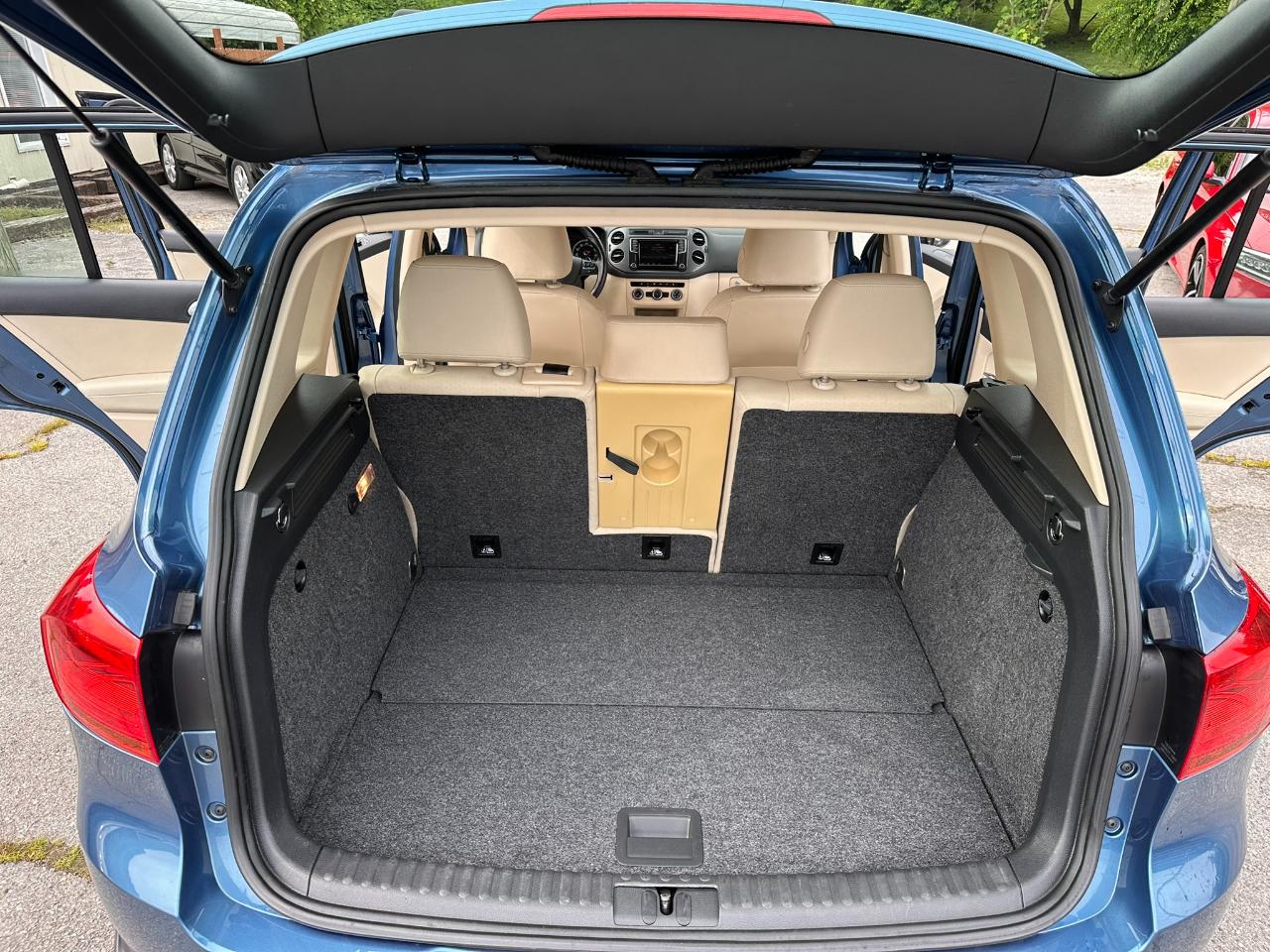 Volkswagen Tiguan S 2017