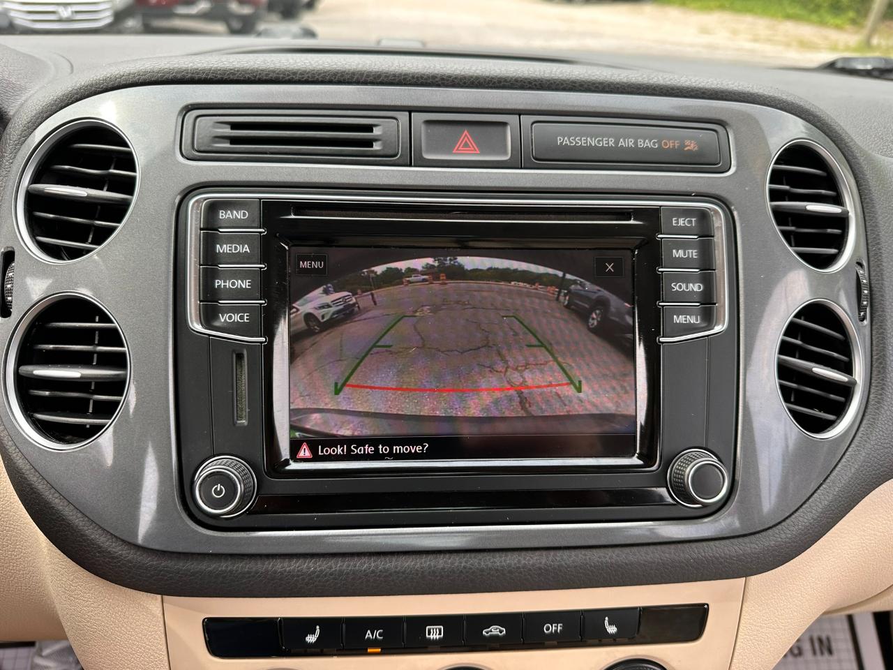 Volkswagen Tiguan S 2017