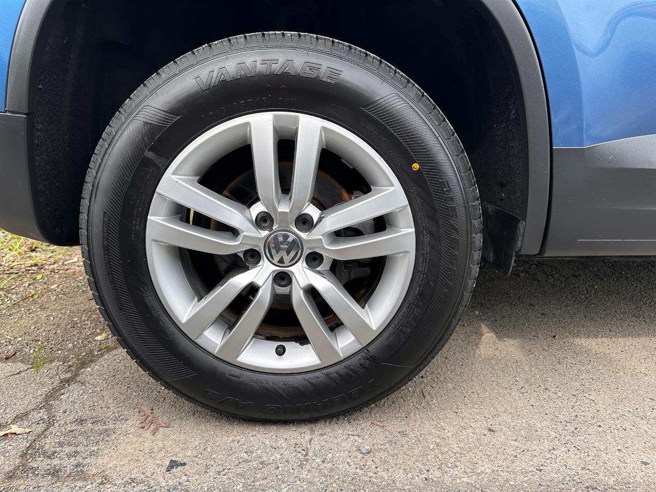 Volkswagen Tiguan S 2017