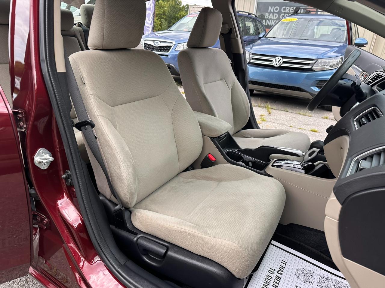Honda Civic EX Sedan 5-Speed AT 2013