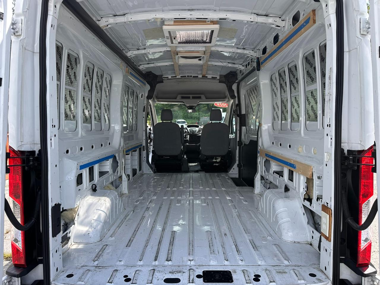 Ford Transit 250 Van Med. Roof w/Sliding Pass. 148-in. WB 2019