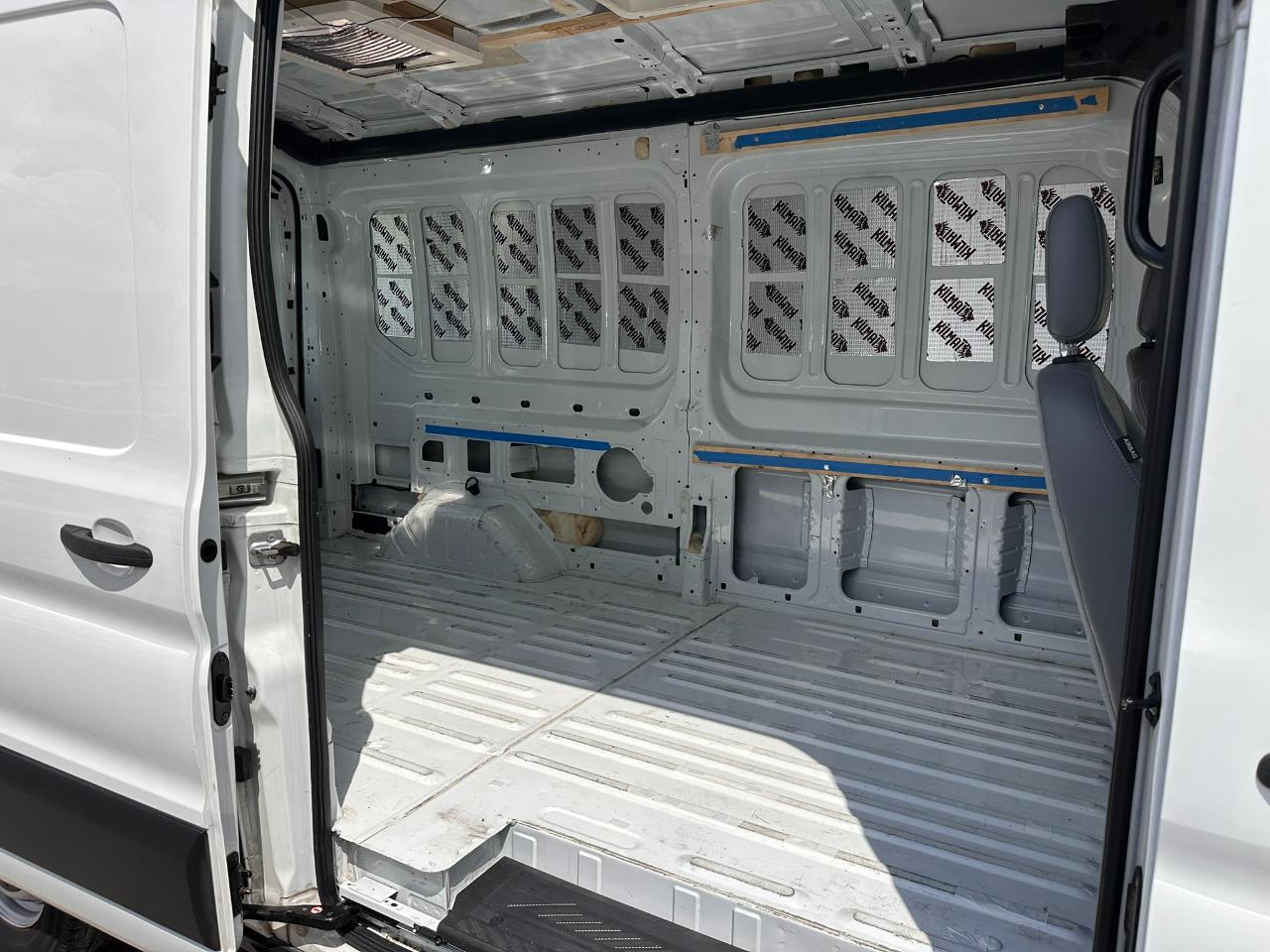 Ford Transit 250 Van Med. Roof w/Sliding Pass. 148-in. WB 2019