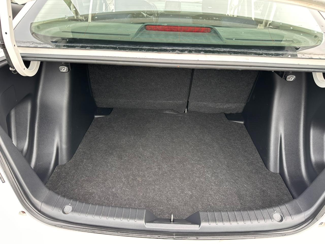 Toyota Yaris iA 6A 2017