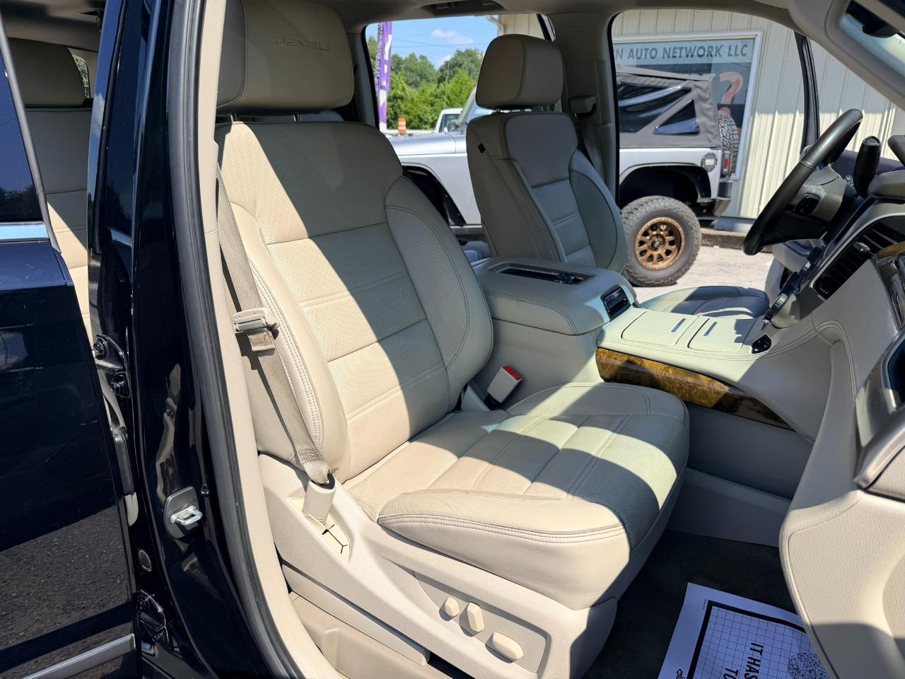 GMC Yukon XL Denali 4WD 2016