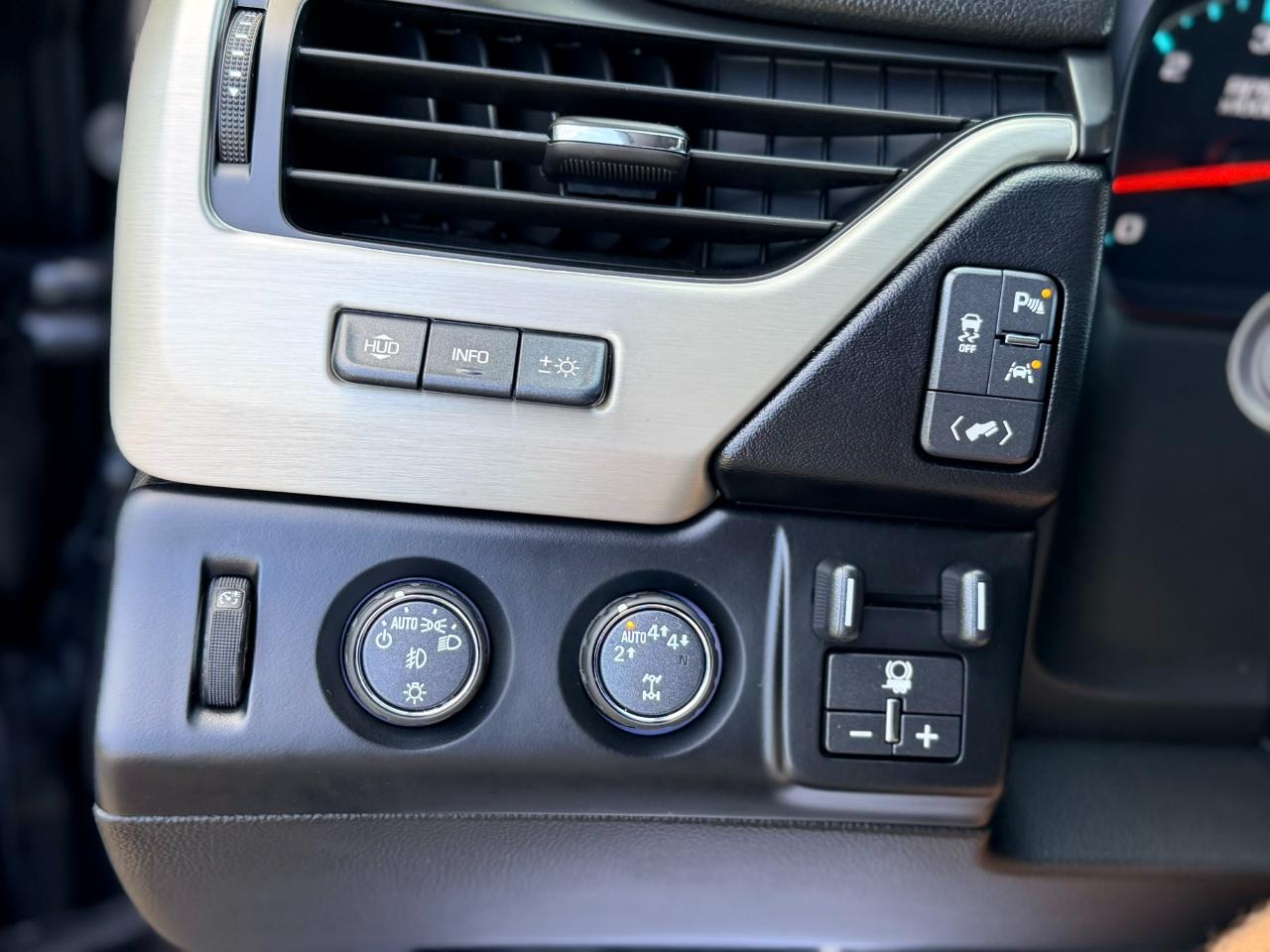GMC Yukon Denali 4WD 2018