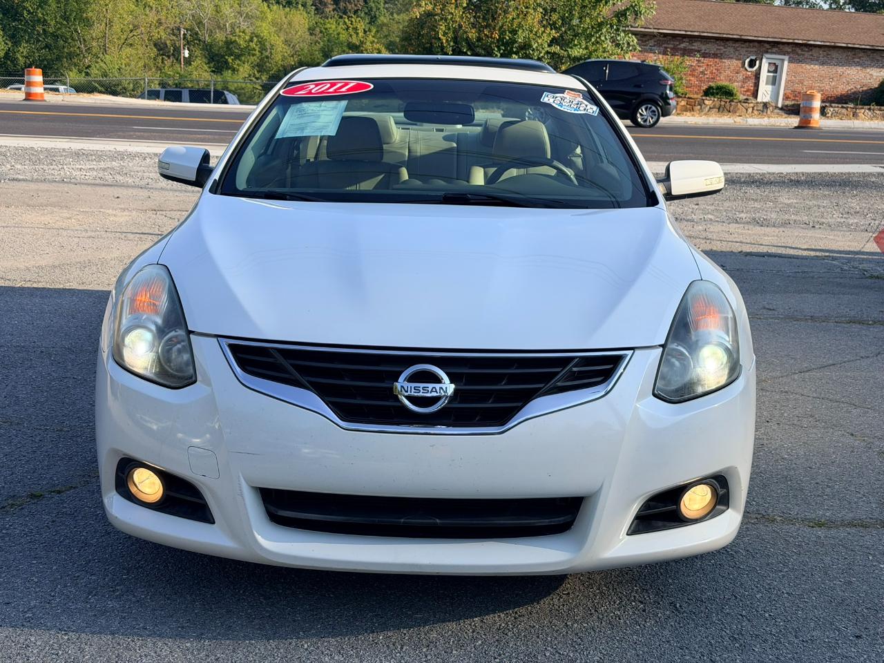 Nissan Altima 2.5 S 6M/T Coupe 2011