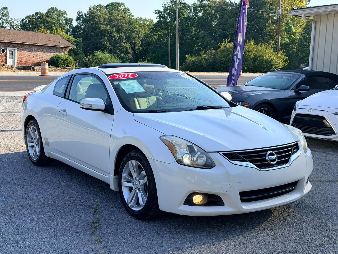 Nissan Altima 2.5 S 6M/T Coupe 2011