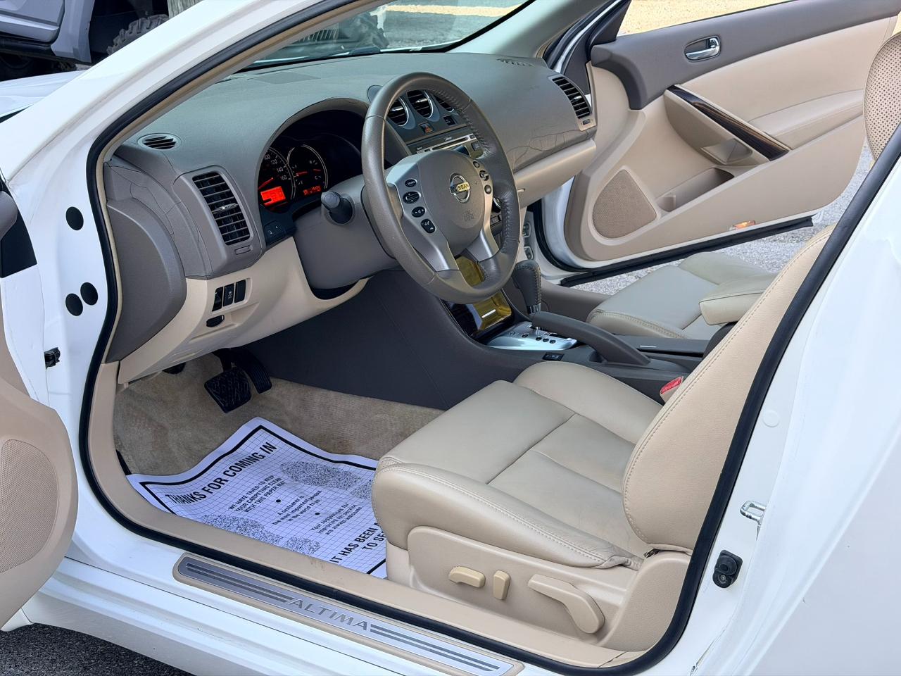 Nissan Altima 2.5 S 6M/T Coupe 2011