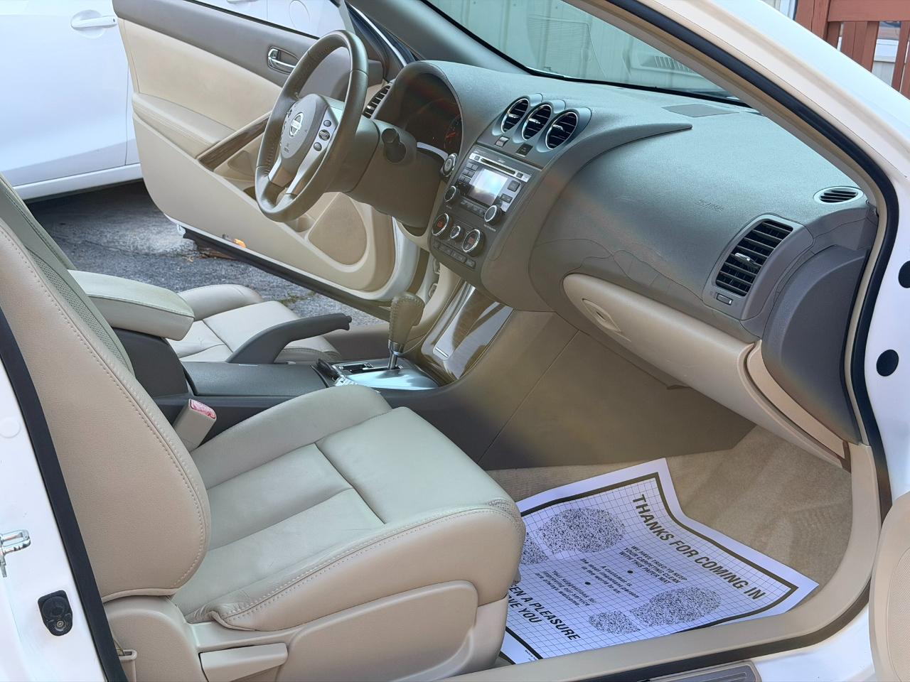 Nissan Altima 2.5 S 6M/T Coupe 2011
