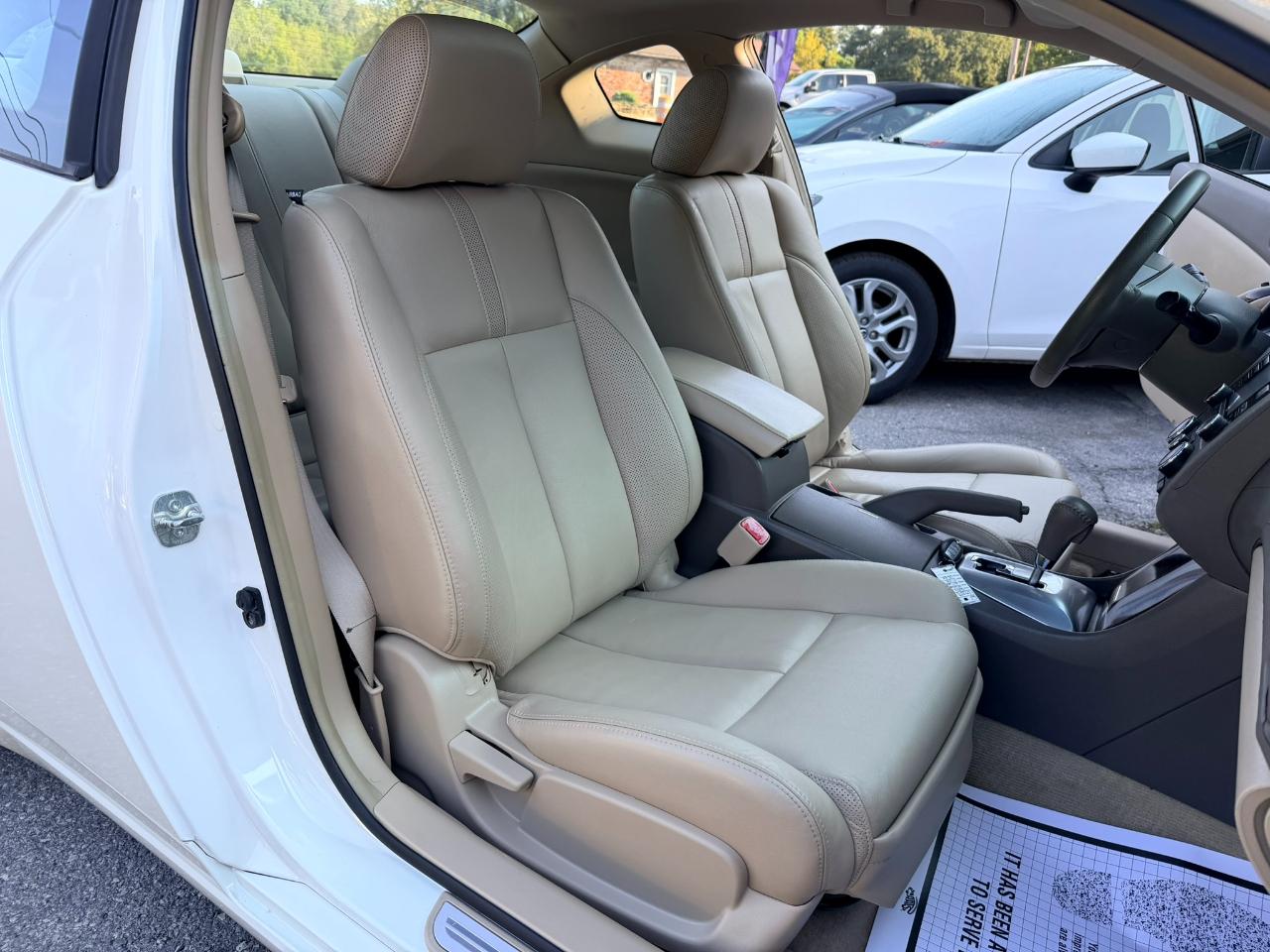 Nissan Altima 2.5 S 6M/T Coupe 2011