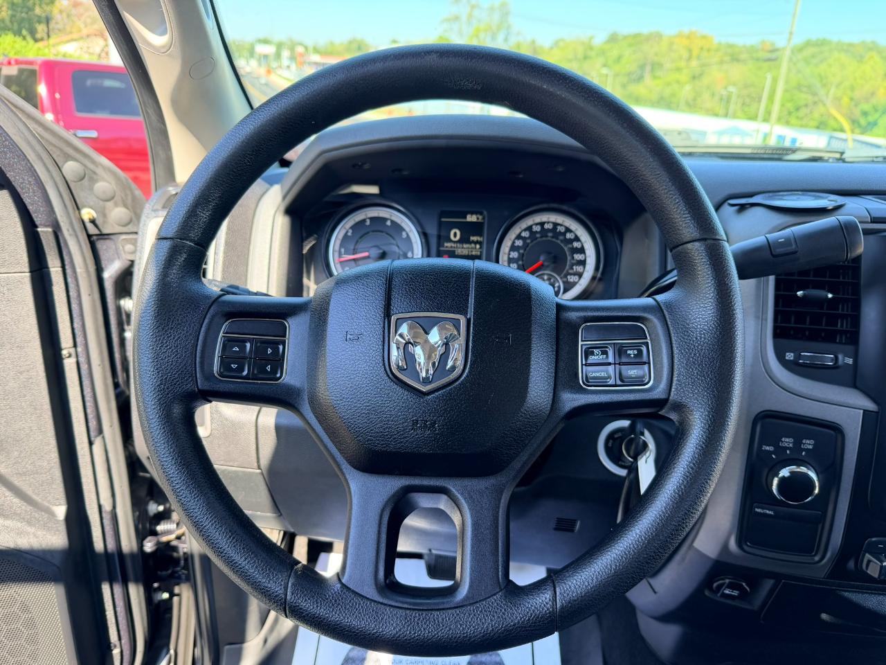 RAM 1500 Tradesman Quad Cab 4WD 2016