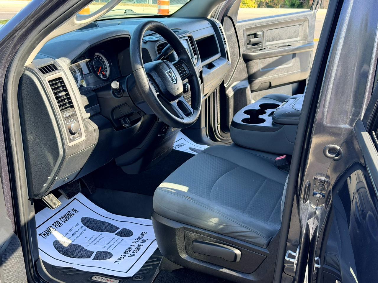 RAM 1500 Tradesman Quad Cab 4WD 2016