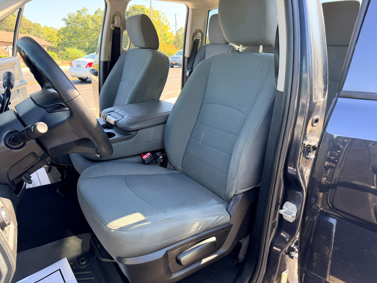 RAM 1500 Tradesman Quad Cab 4WD 2016
