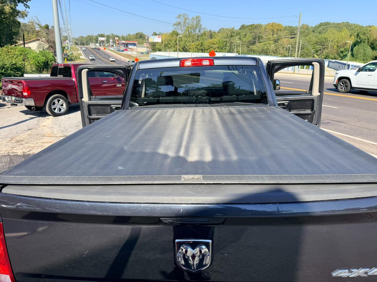 RAM 1500 Tradesman Quad Cab 4WD 2016