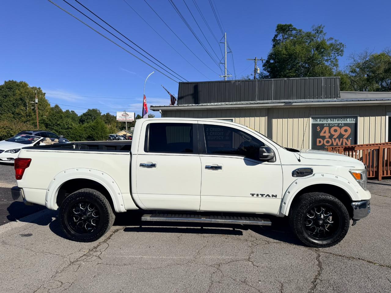 Nissan Titan Platinum Reserve Crew Cab 4WD 2017