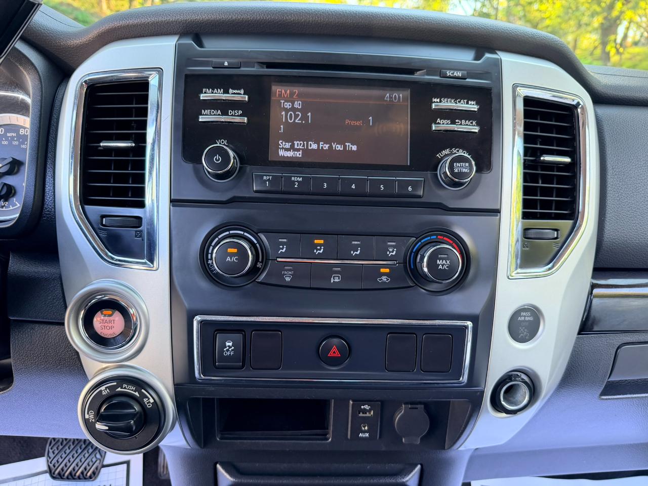 Nissan Titan Platinum Reserve Crew Cab 4WD 2017