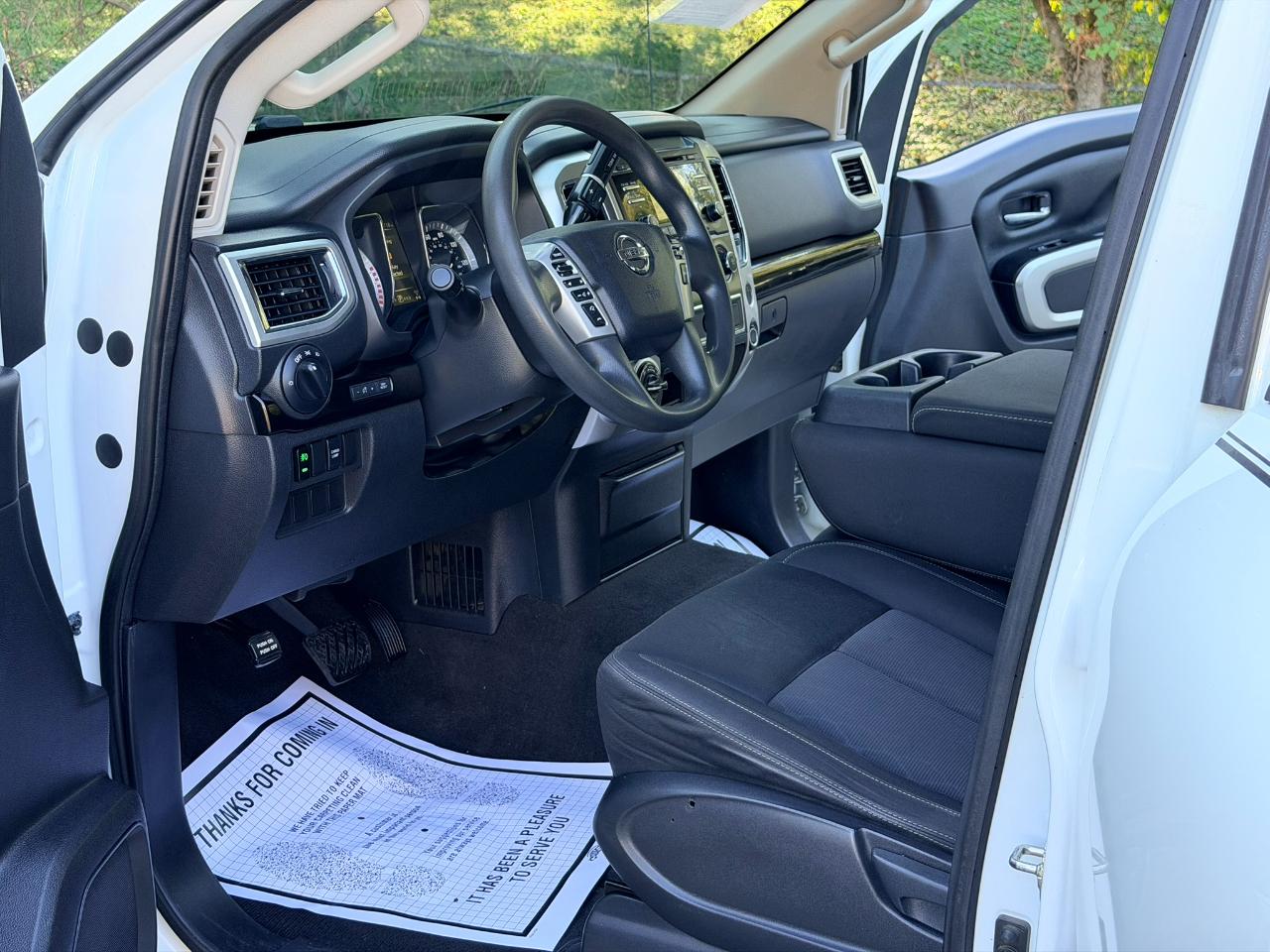 Nissan Titan Platinum Reserve Crew Cab 4WD 2017