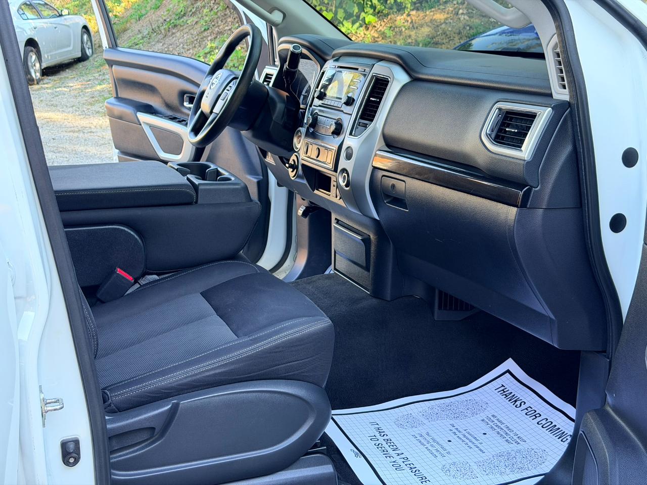 Nissan Titan Platinum Reserve Crew Cab 4WD 2017