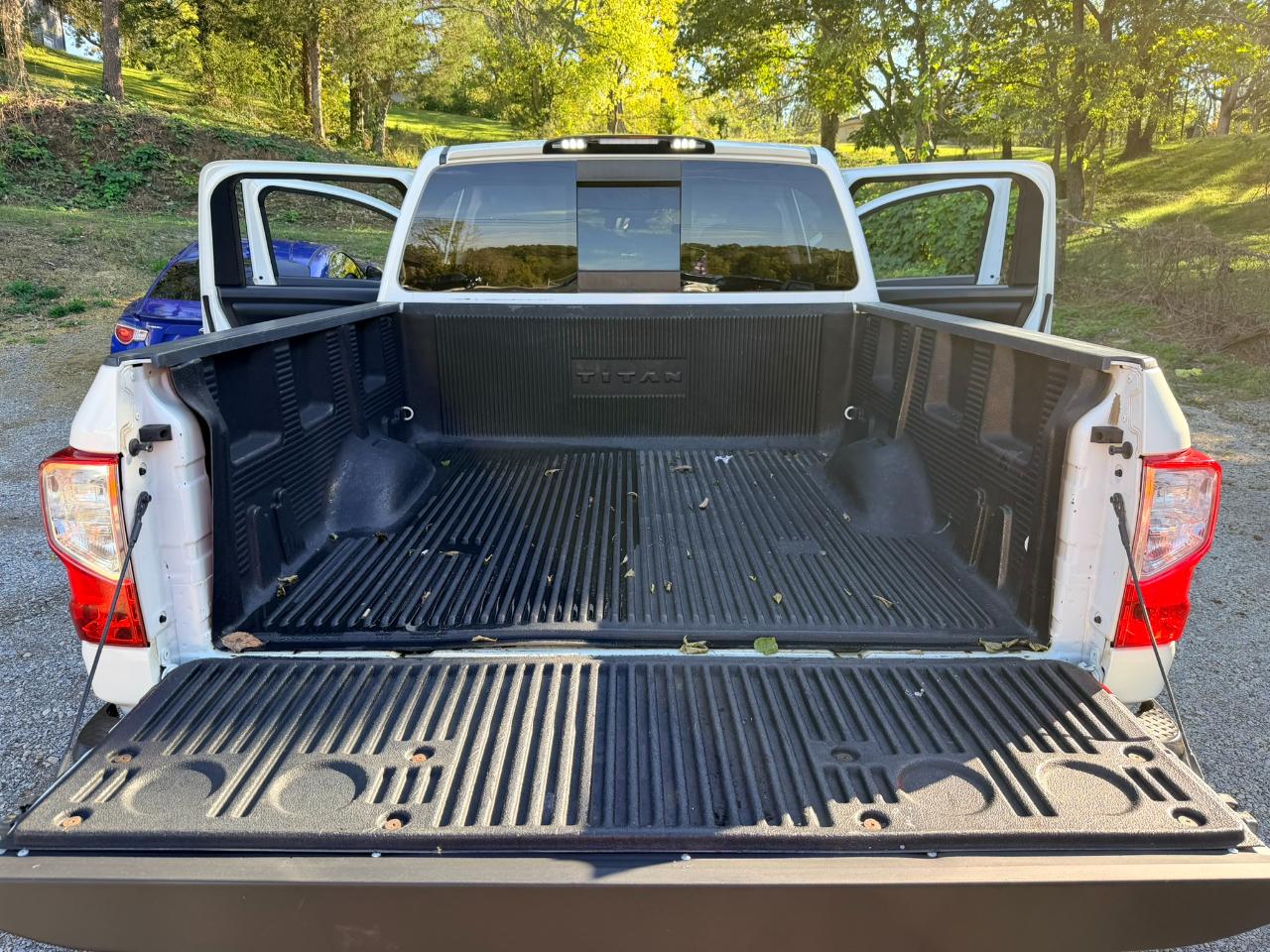 Nissan Titan Platinum Reserve Crew Cab 4WD 2017