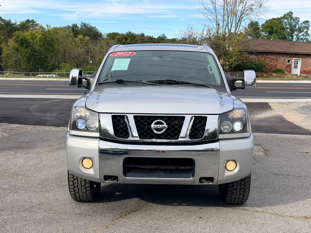 Nissan Titan SV Crew Cab 4WD 2012