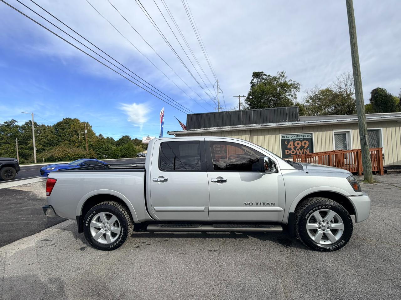 Nissan Titan SV Crew Cab 4WD 2012