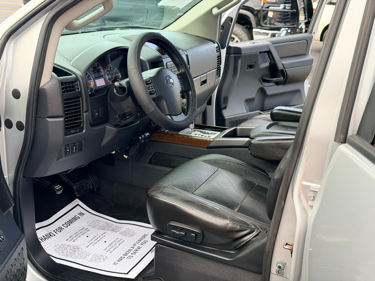 Nissan Titan SV Crew Cab 4WD 2012