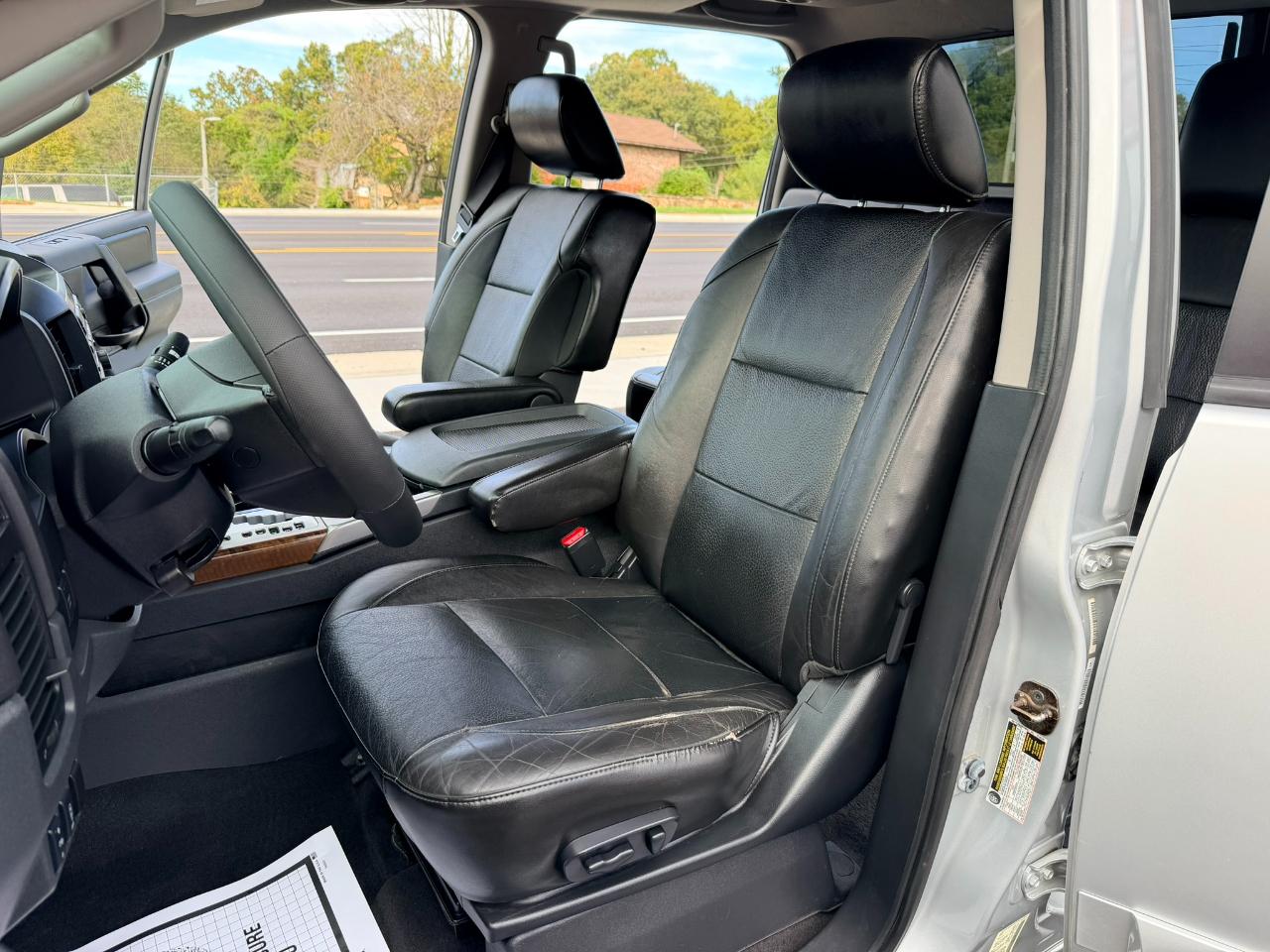 Nissan Titan SV Crew Cab 4WD 2012